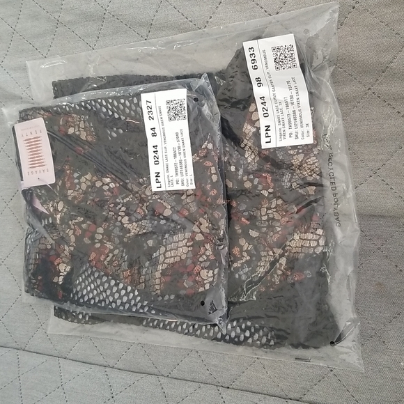 Savage x fenty Cold Hearted Snake lace slip with garter - Picture 9 of 9